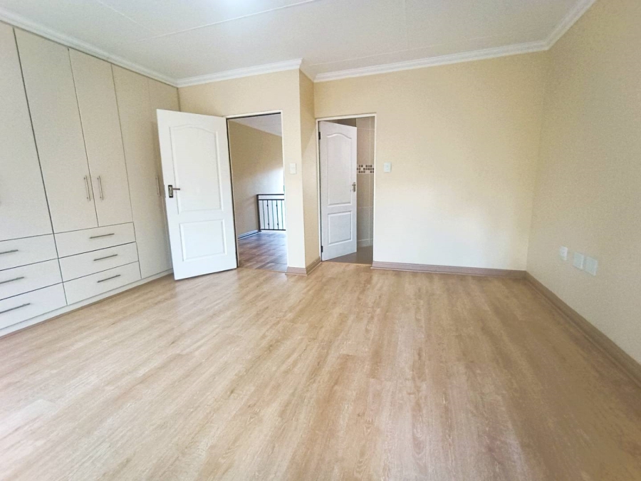 4 Bedroom Property for Sale in Heuwelsig Free State